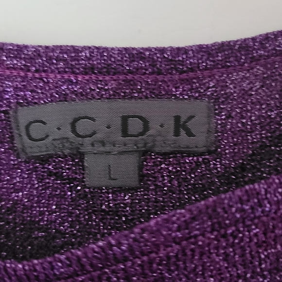 Top - Picture 2 of 3